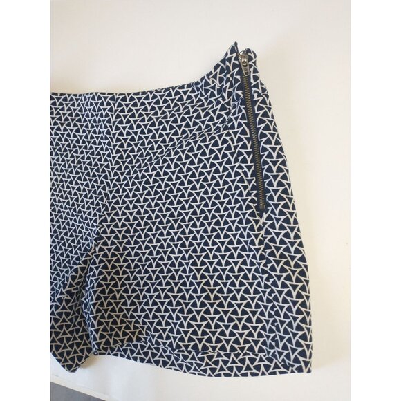 Banana Republic High Rise Side Zip Navy and White Geo Print Shorts Size 0 - Picture 3 of 9